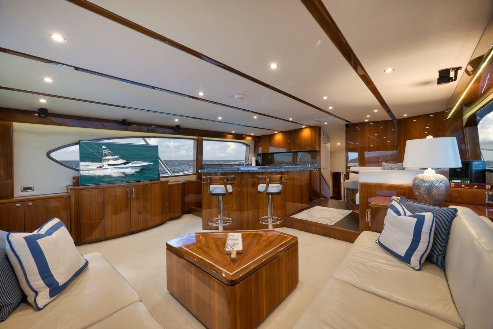 2015 Hatteras GT70 - Photo 29