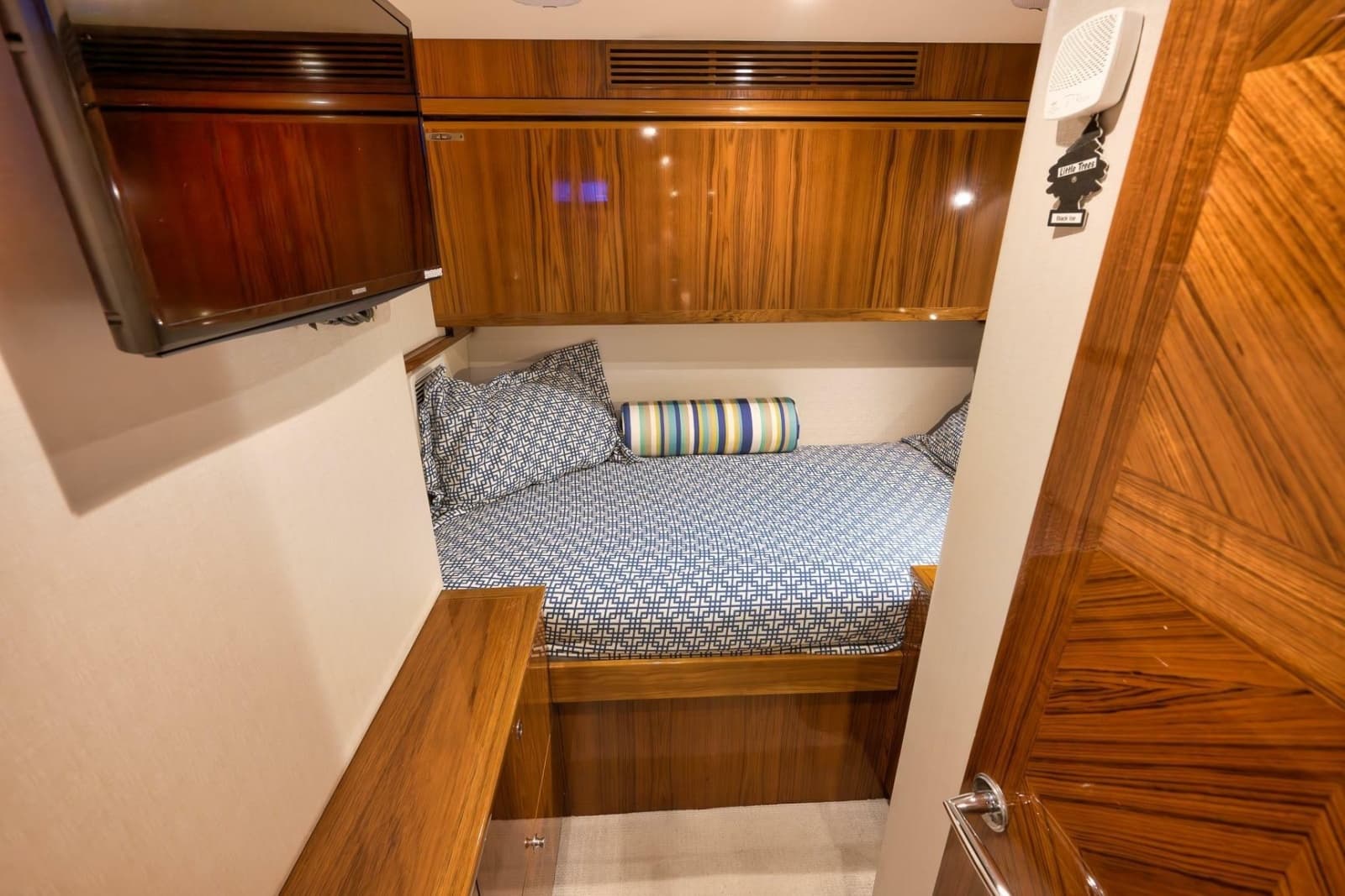 2015 Hatteras GT70 - Photo 59