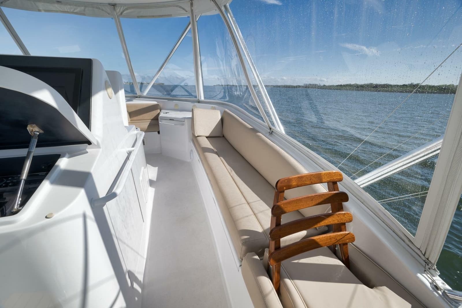 2015 Hatteras GT70 - Photo 73