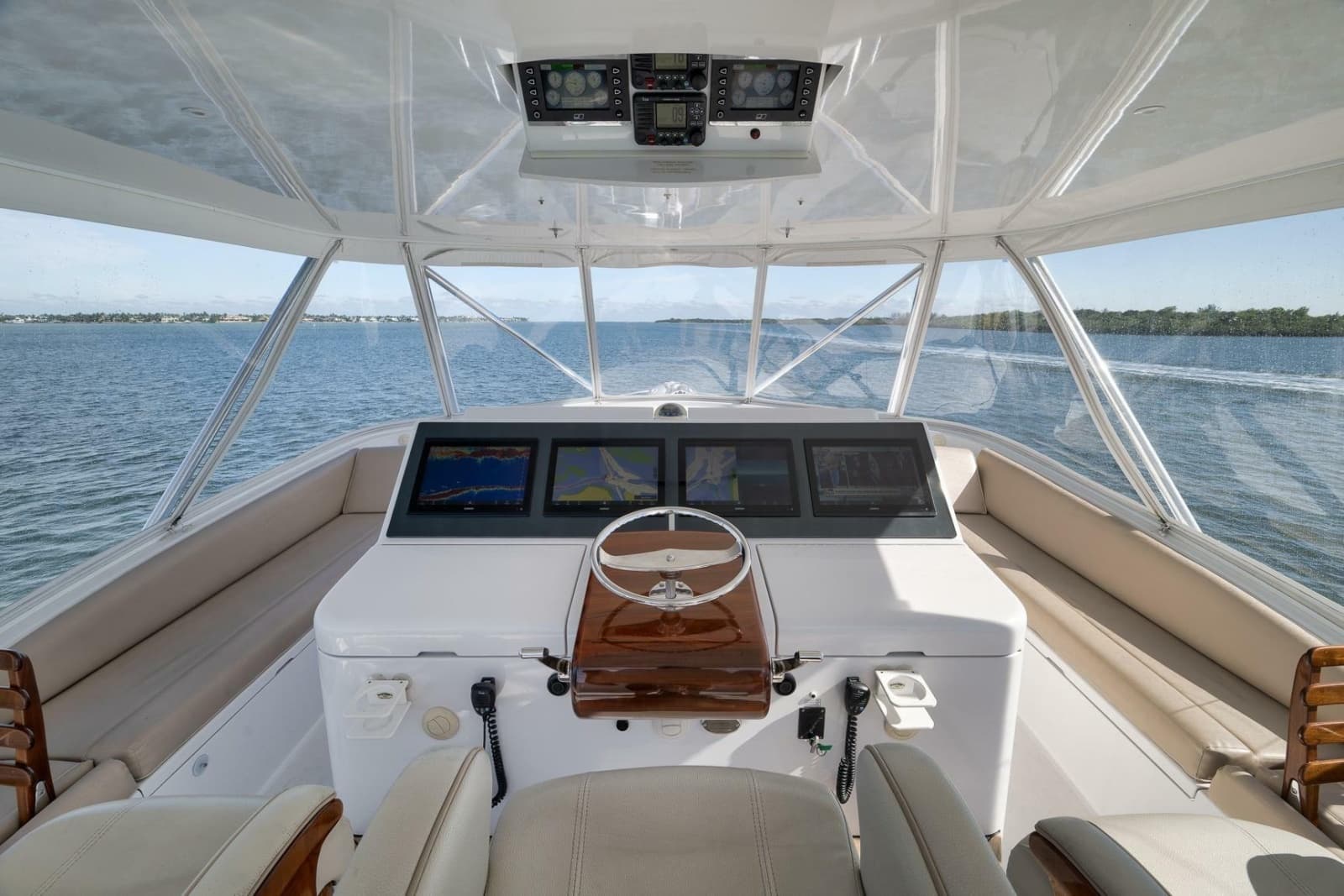 2015 Hatteras GT70 - Photo 65