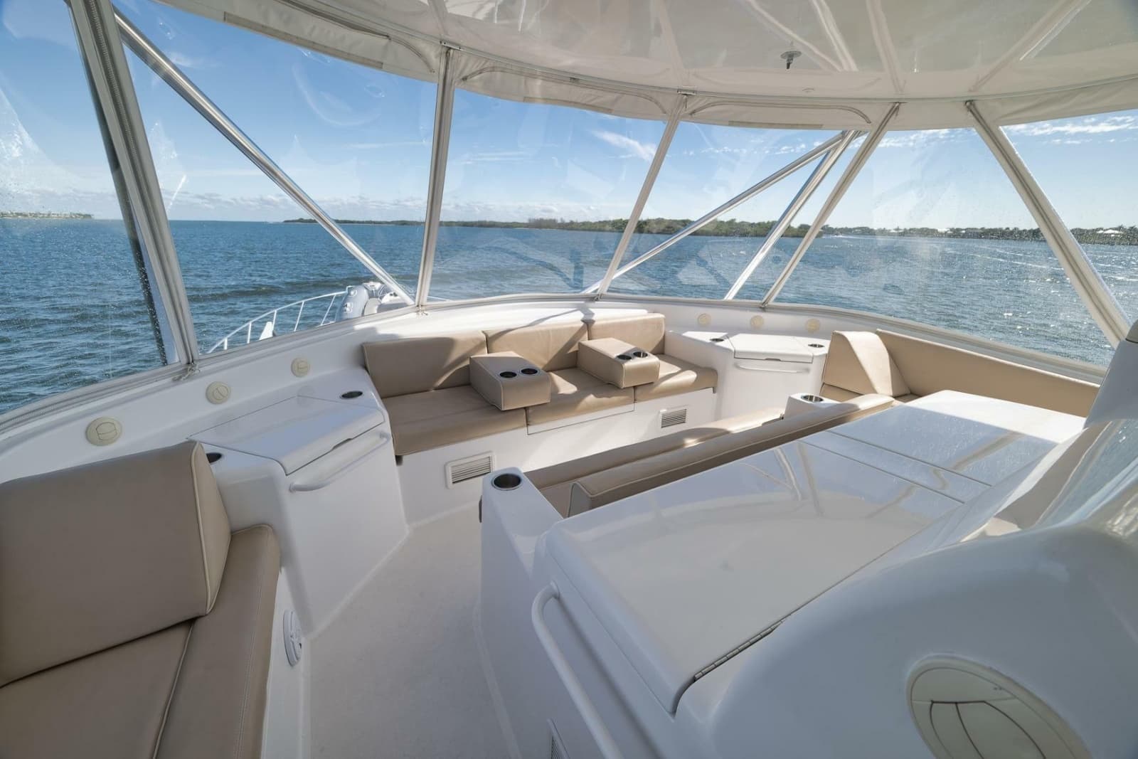 2015 Hatteras GT70 - Photo 68