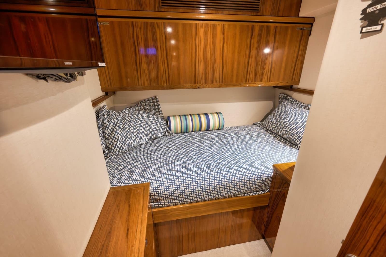 2015 Hatteras GT70 - Photo 60