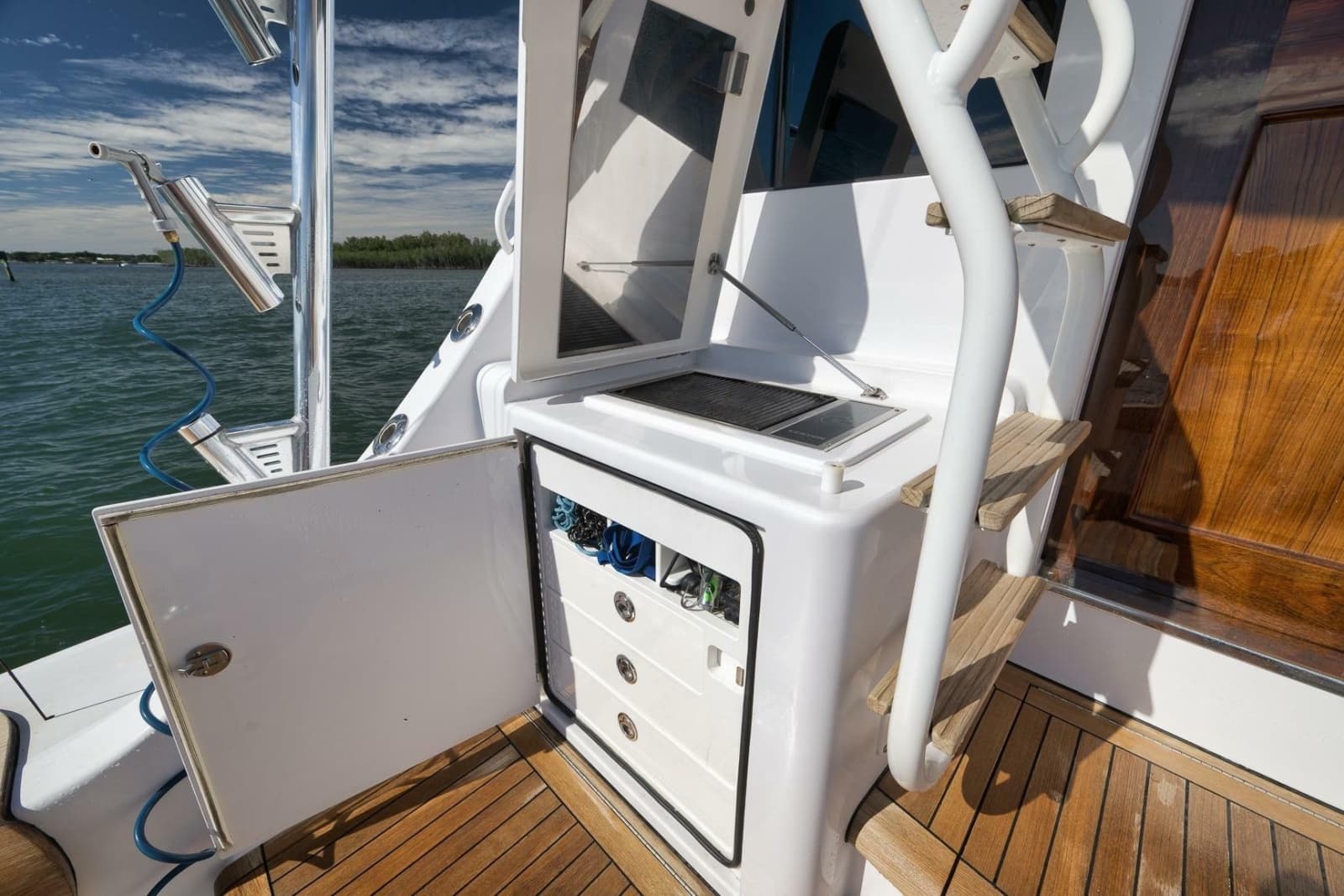 2015 Hatteras GT70 - Photo 24