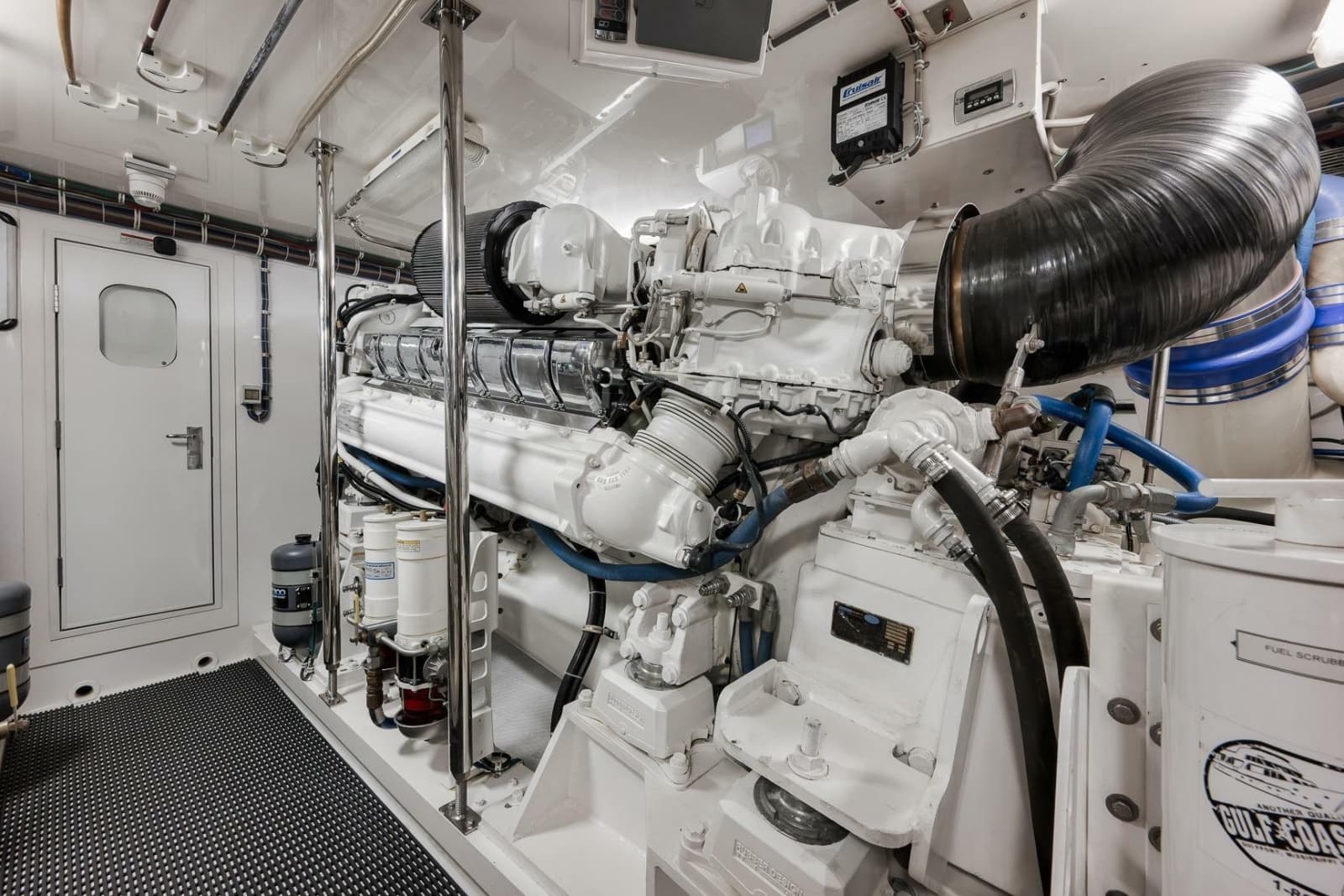 2015 Hatteras GT70 - Photo 91