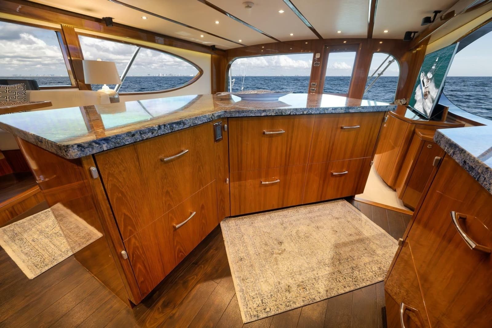 2015 Hatteras GT70 - Photo 36