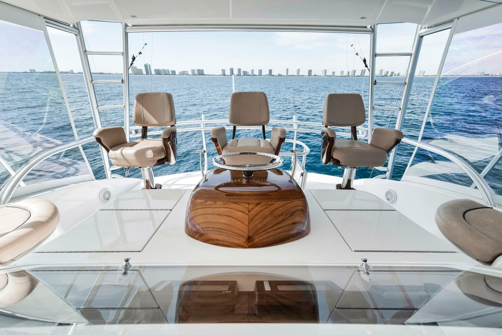 2015 Viking 70 Convertible - Photo 62