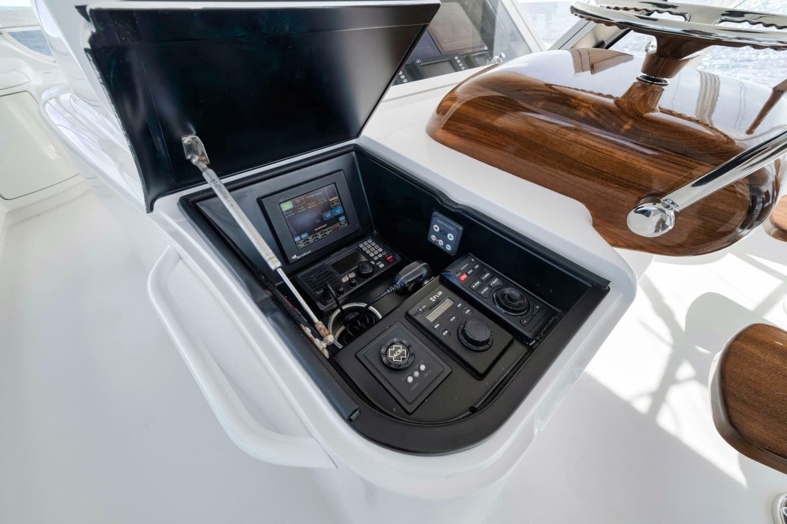 2015 Viking 70 Convertible - Photo 65