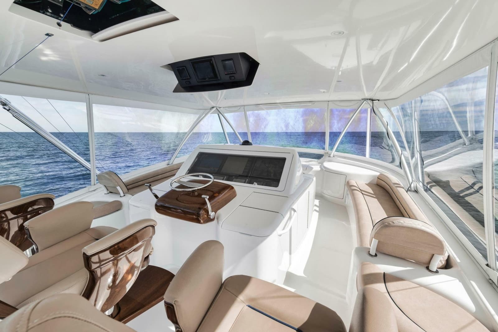 2015 Viking 70 Convertible - Photo 59