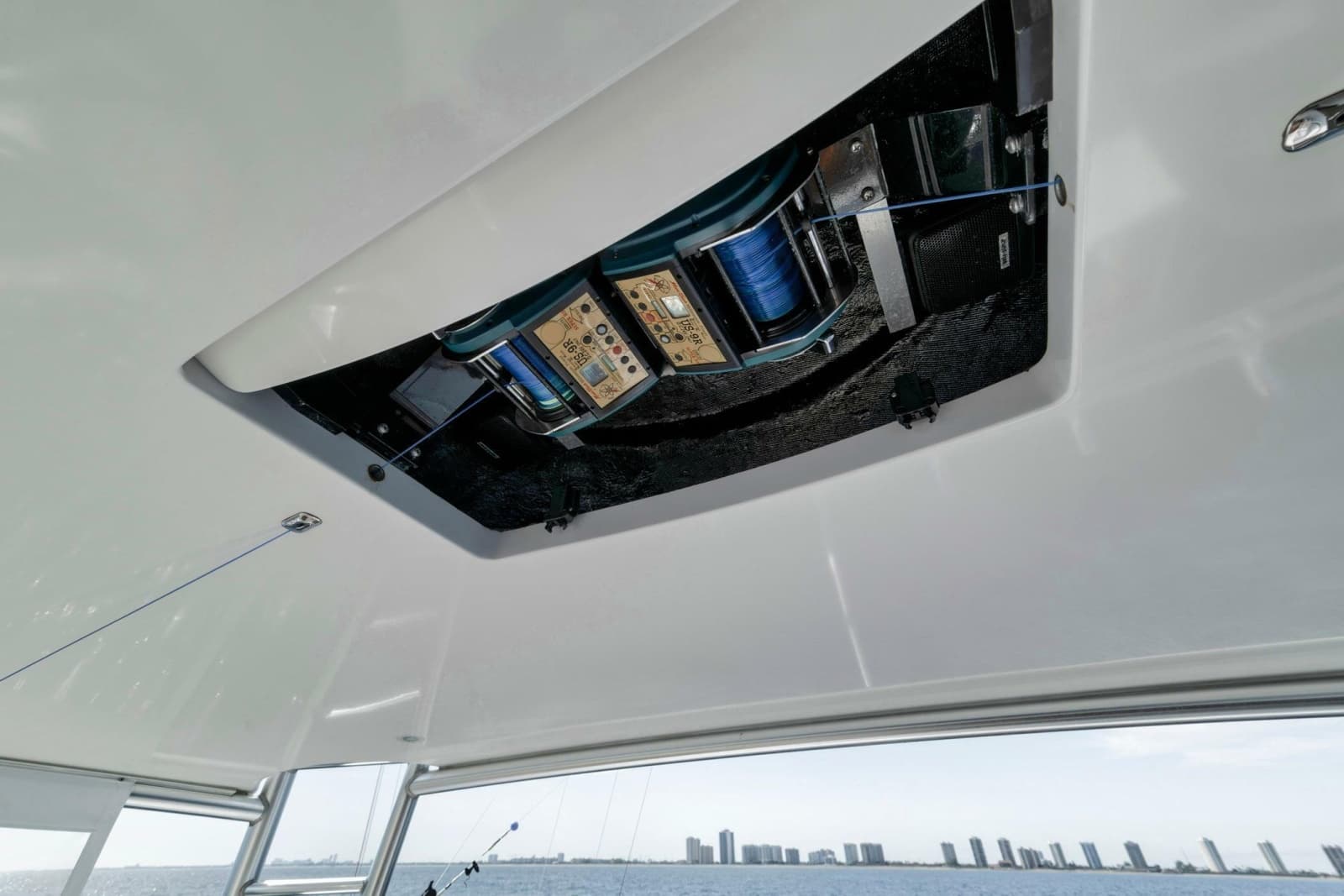 2015 Viking 70 Convertible - Photo 61
