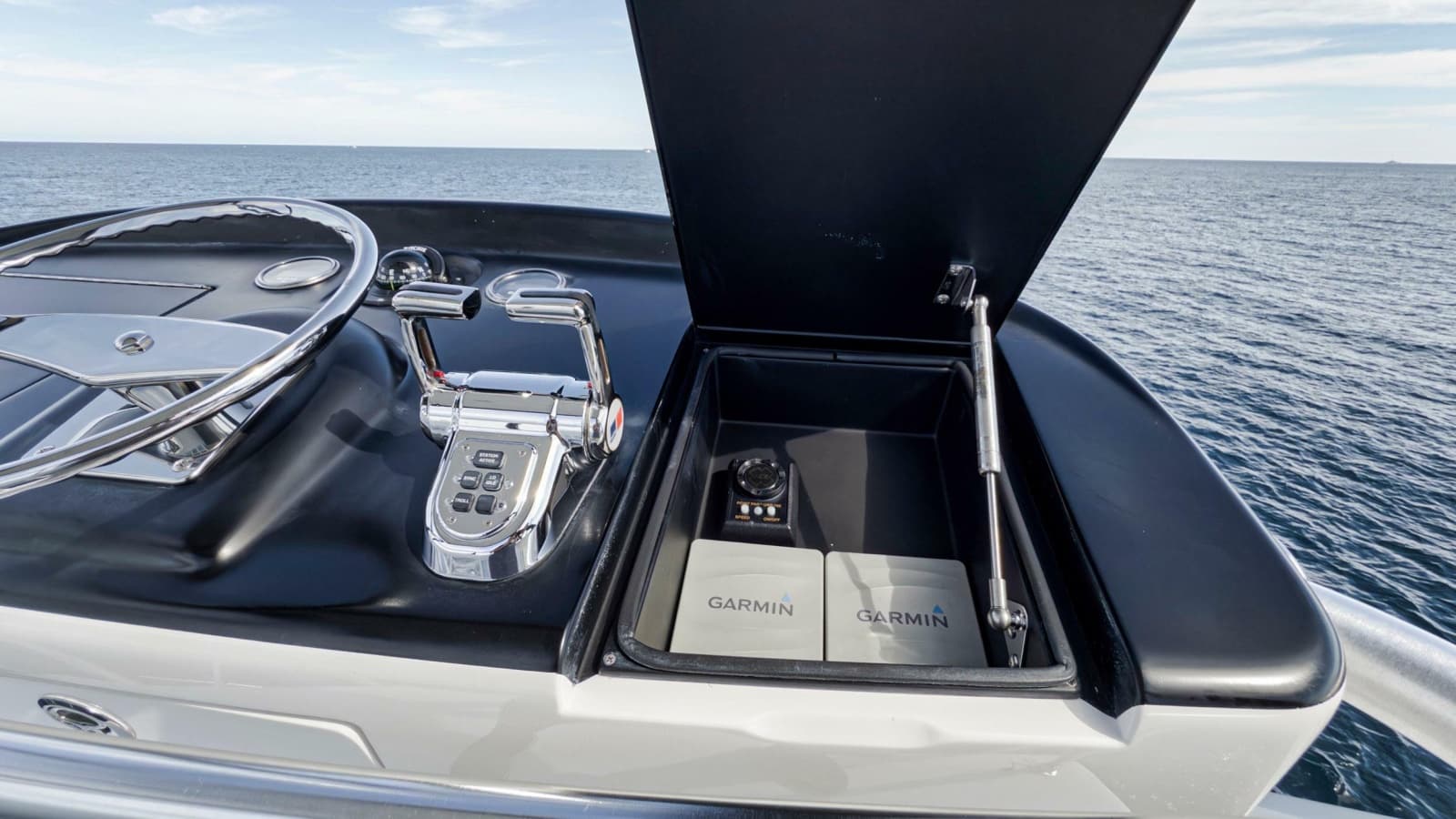 2015 Viking 70 Convertible - Photo 71