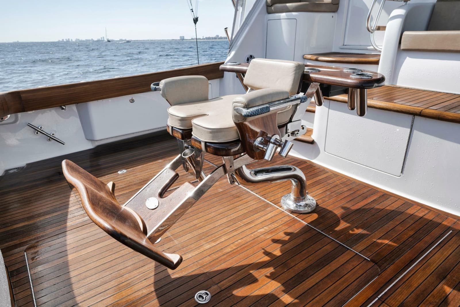 2015 Viking 70 Convertible - Photo 24