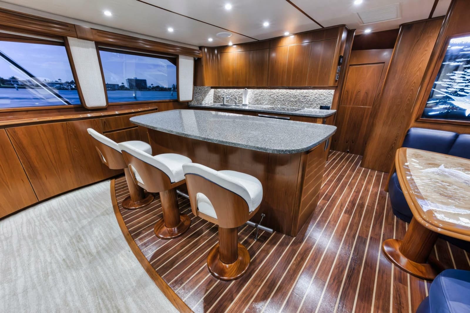 2015 Viking 70 Convertible - Photo 35