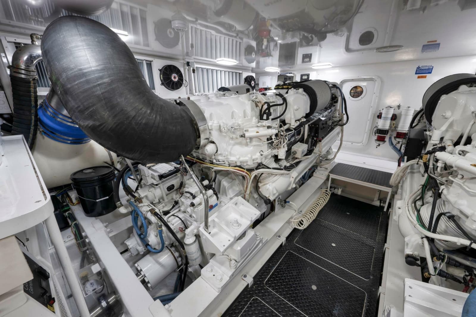 2015 Viking 70 Convertible - Photo 78