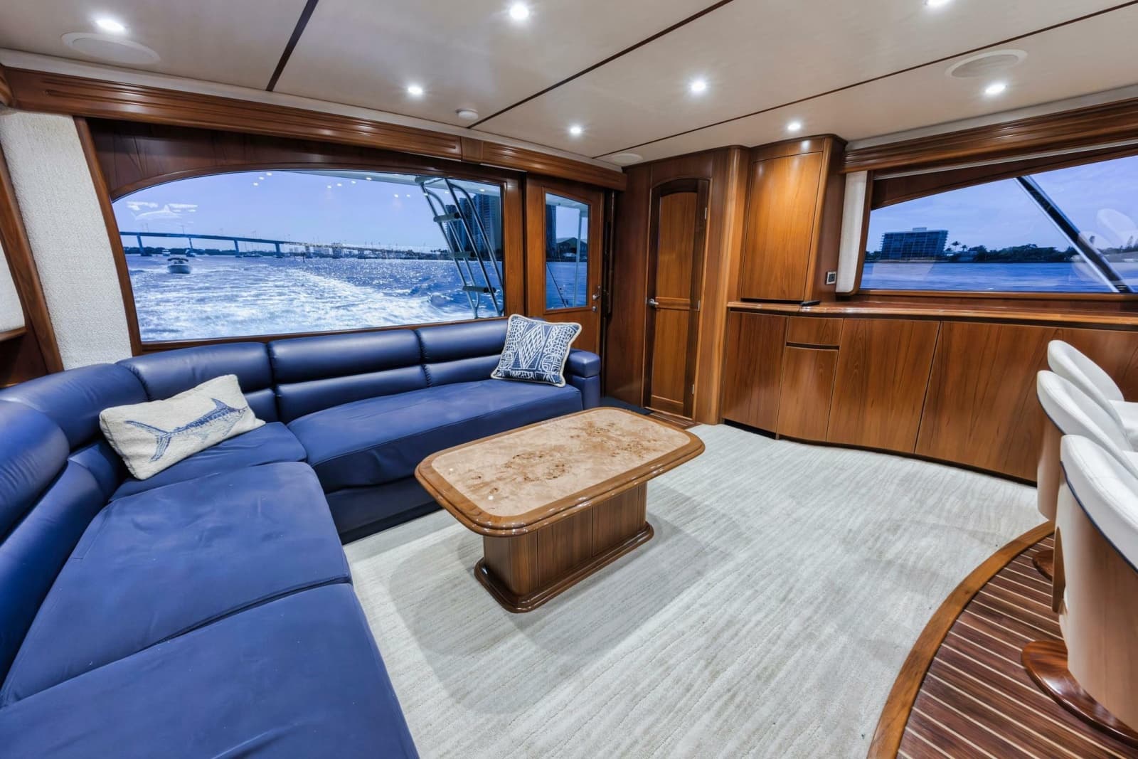 2015 Viking 70 Convertible - Photo 38