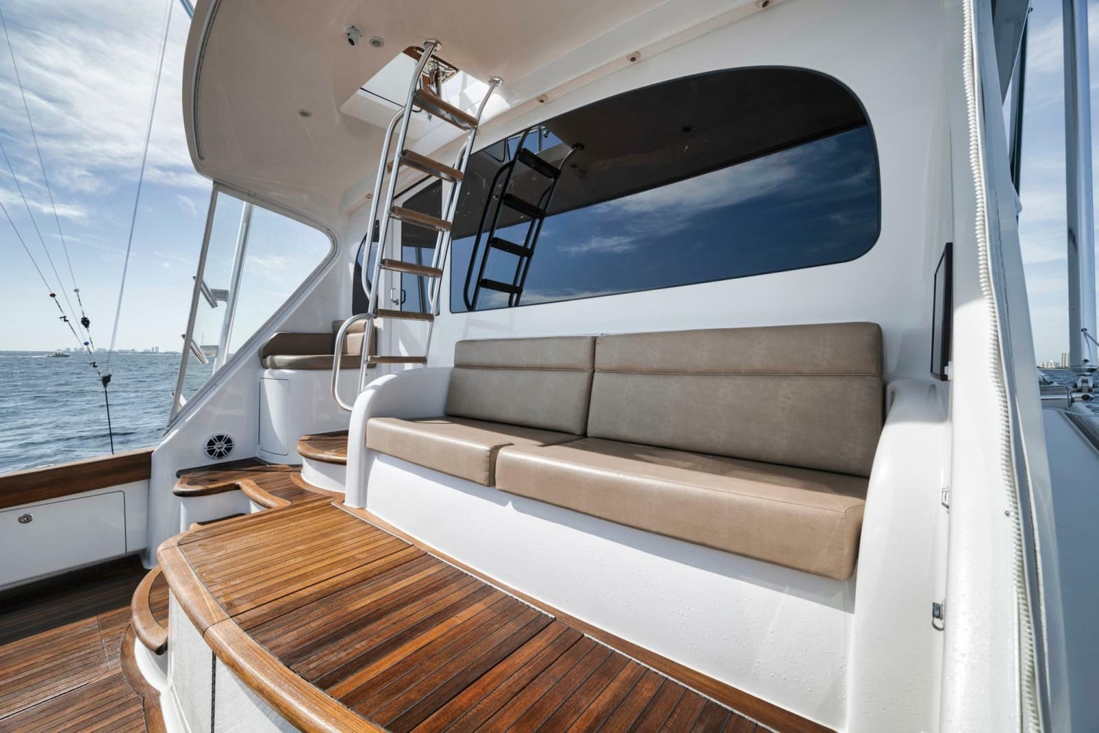 2015 Viking 70 Convertible - Photo 23