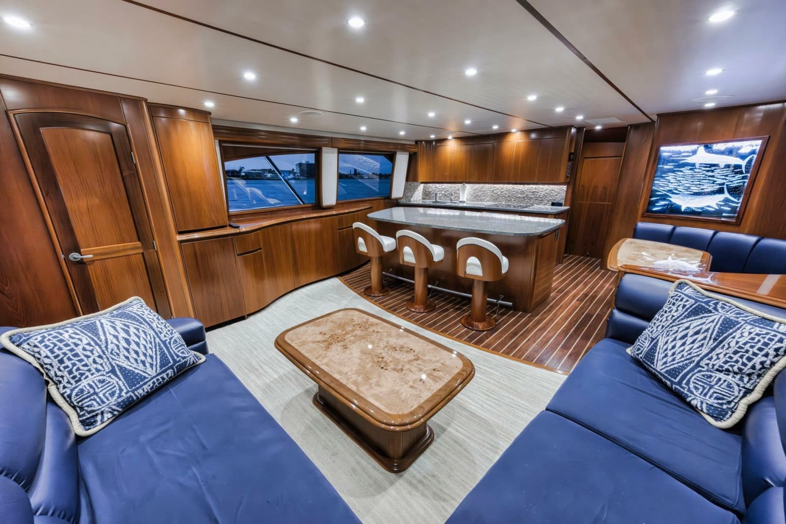 2015 Viking 70 Convertible - Photo 34