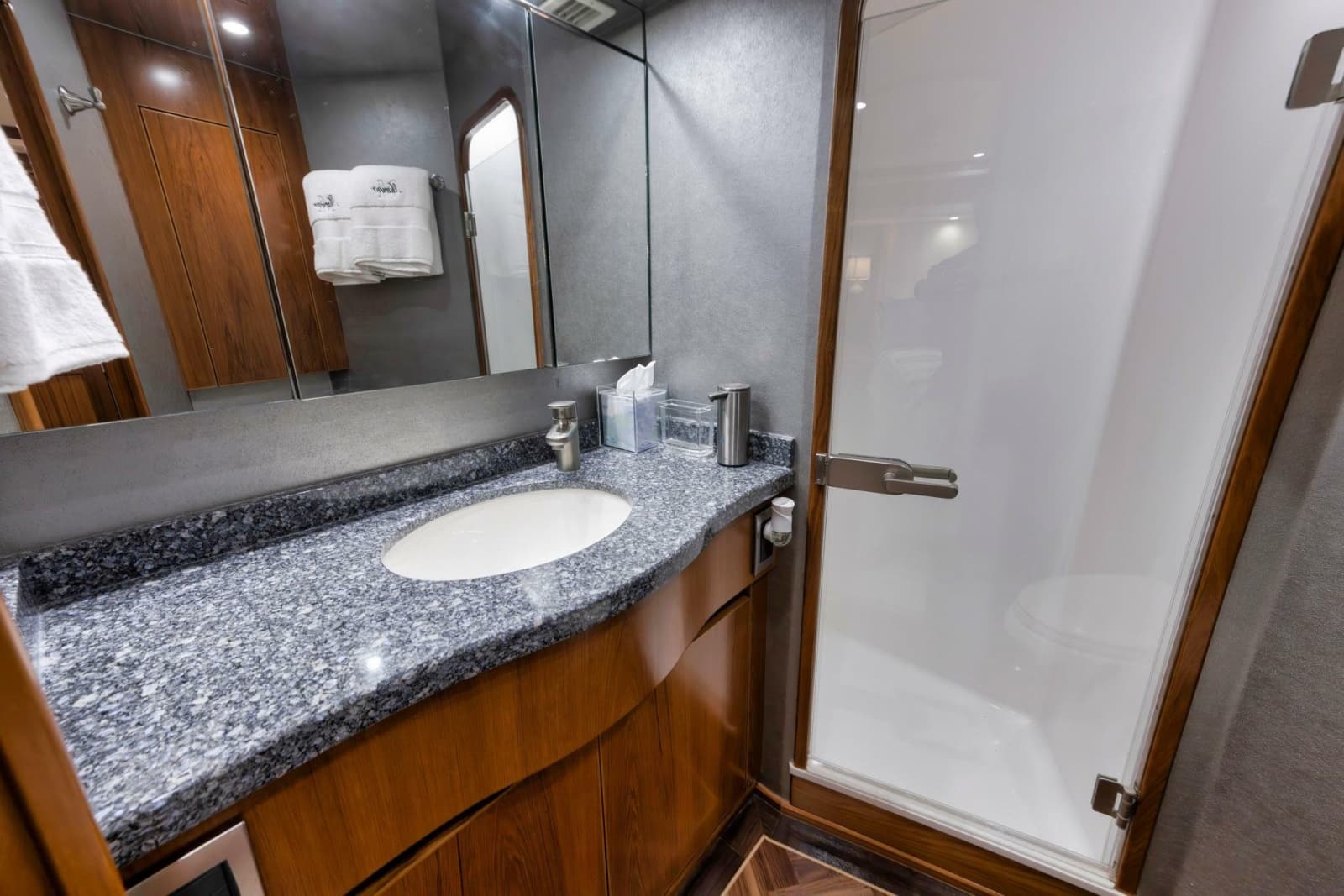 2015 Viking 70 Convertible - Photo 48