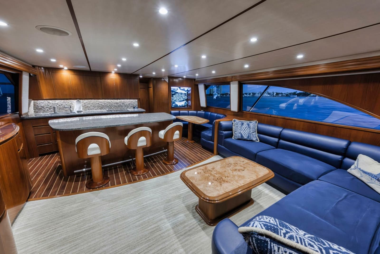 2015 Viking 70 Convertible - Photo 29