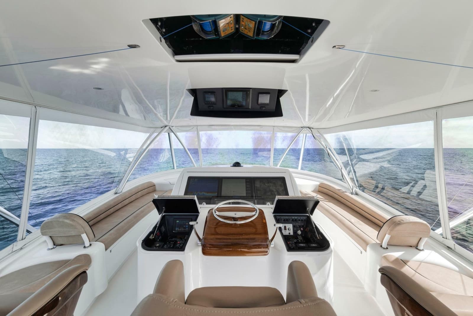 2015 Viking 70 Convertible - Photo 58