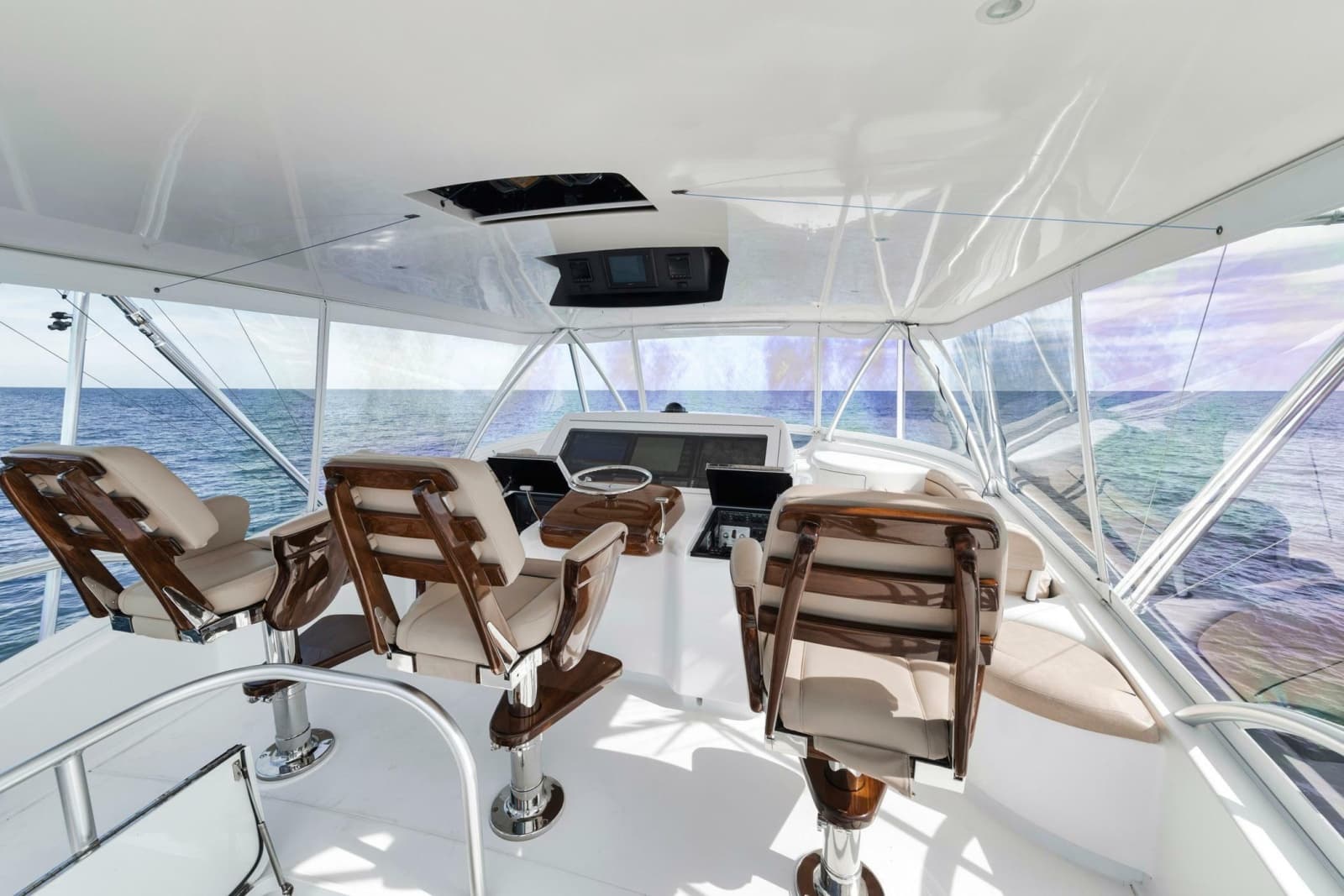 2015 Viking 70 Convertible - Photo 57