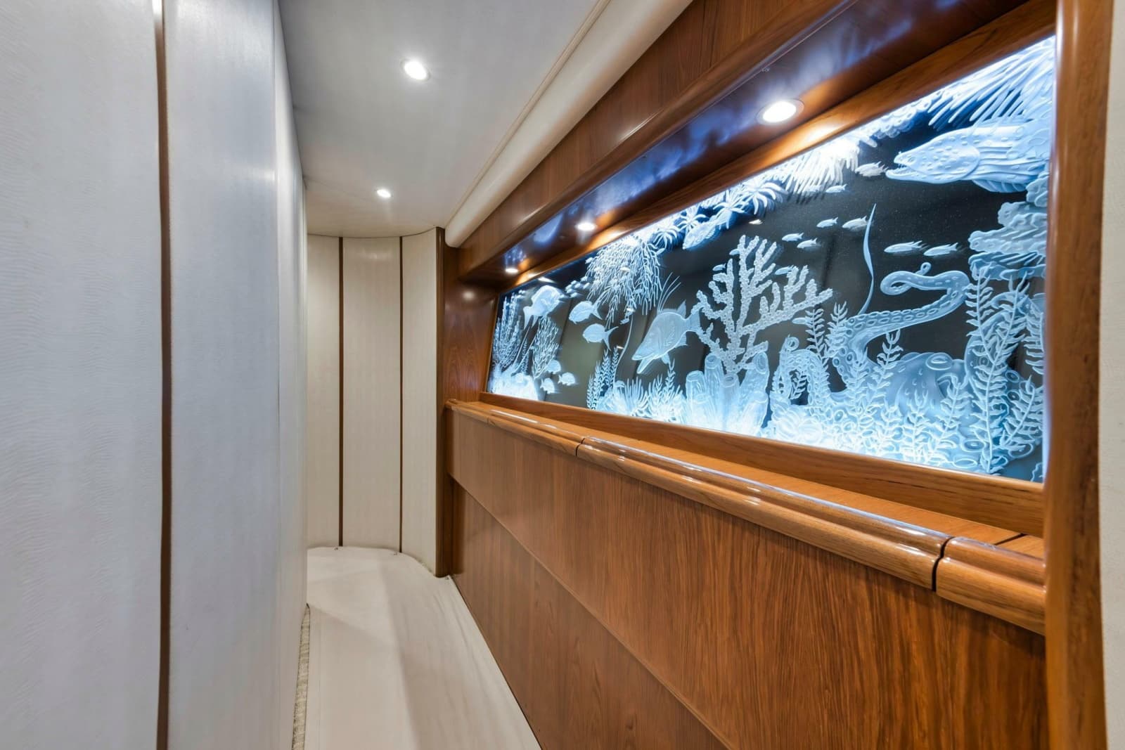 2015 Viking 70 Convertible - Photo 43