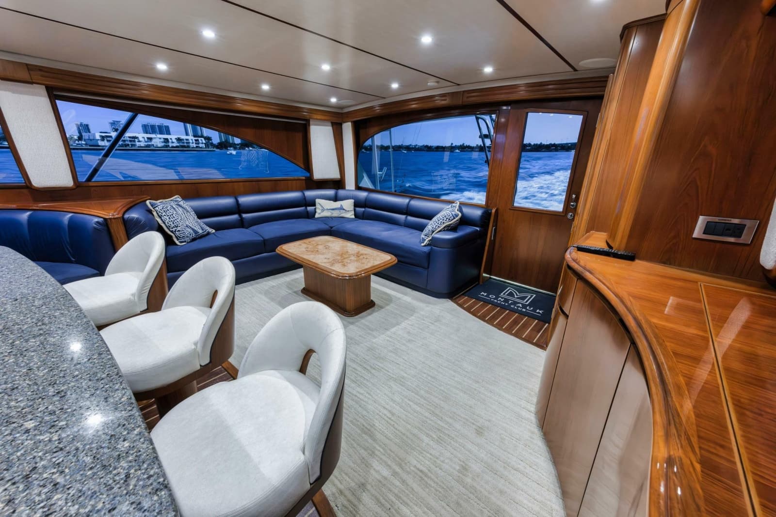 2015 Viking 70 Convertible - Photo 39
