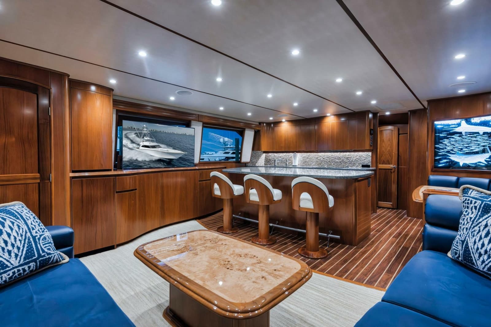 2015 Viking 70 Convertible - Photo 33