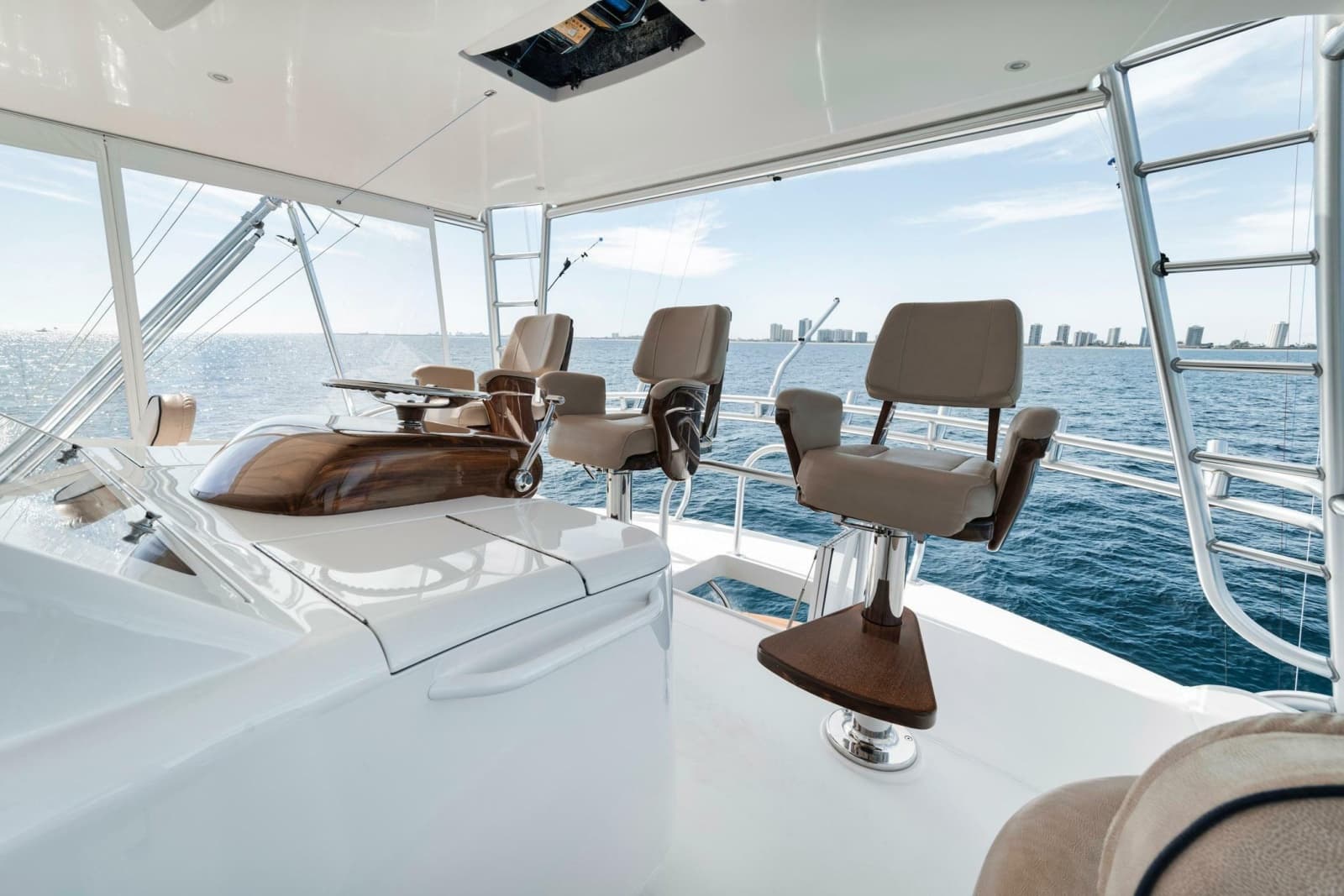 2015 Viking 70 Convertible - Photo 60