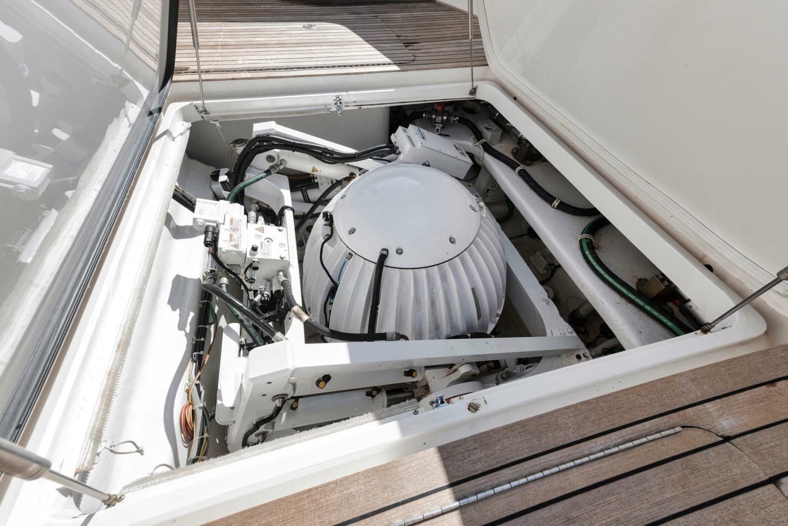 2015 Viking 70 Convertible - Photo 28