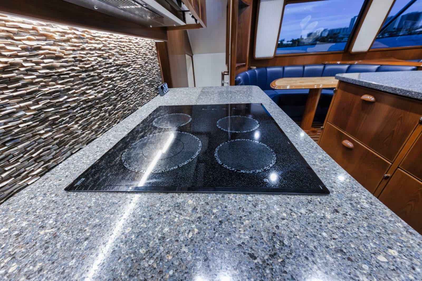2015 Viking 70 Convertible - Photo 40