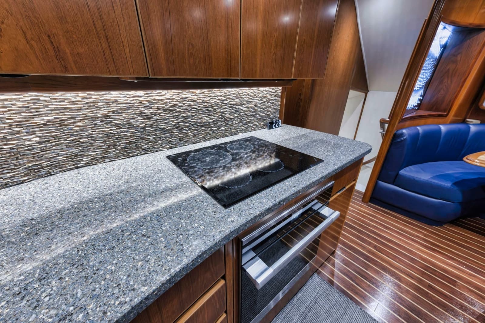 2015 Viking 70 Convertible - Photo 41