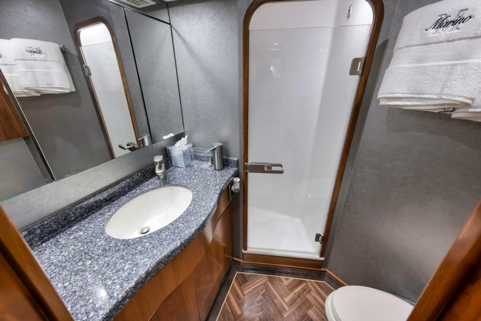 2015 Viking 70 Convertible - Photo 47