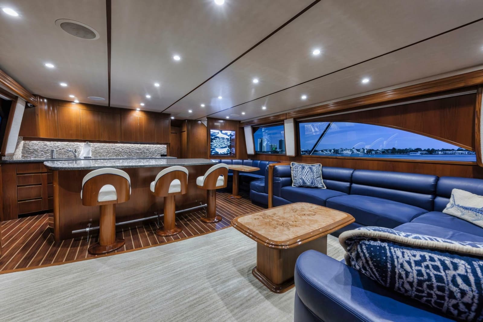 2015 Viking 70 Convertible - Photo 30