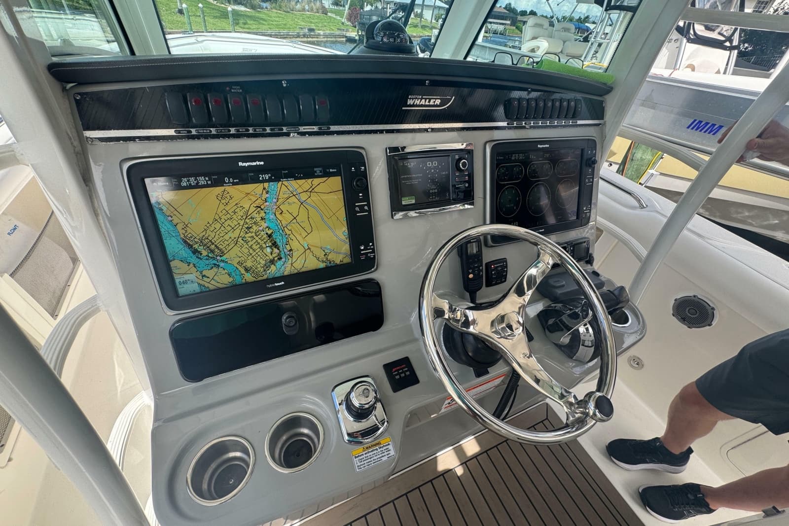 2014 Boston Whaler 350 Outrage - Photo 12