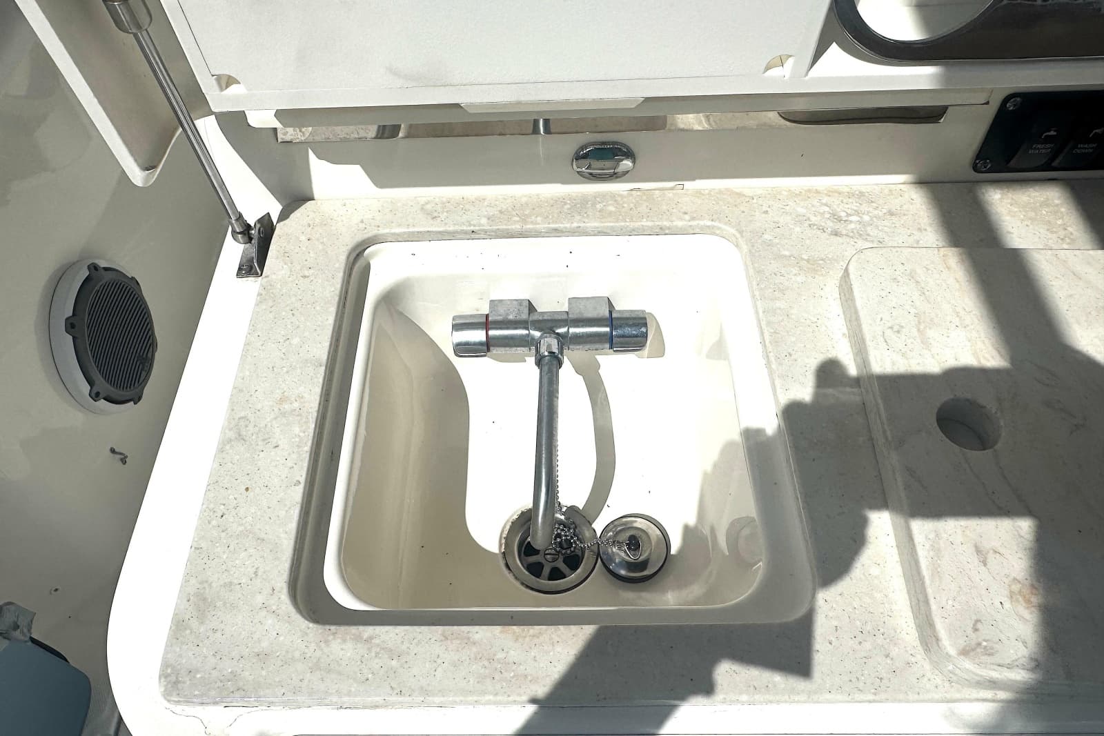 2014 Boston Whaler 350 Outrage - Photo 31