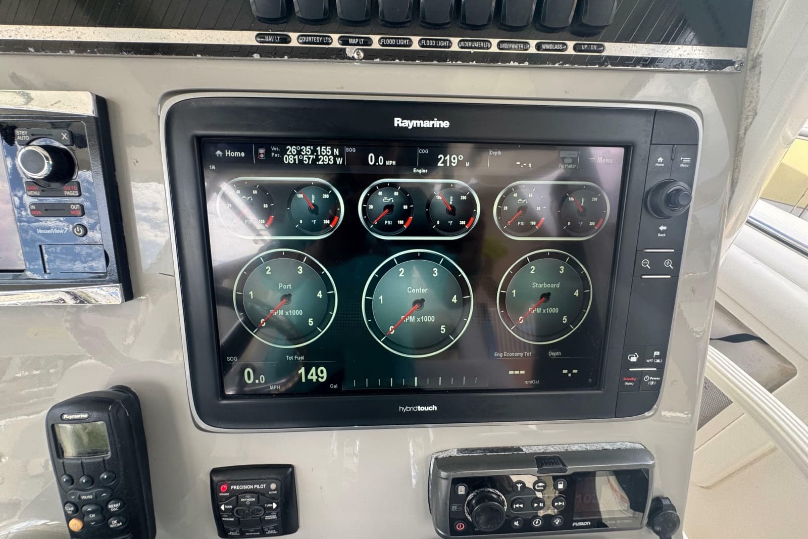 2014 Boston Whaler 350 Outrage - Photo 16