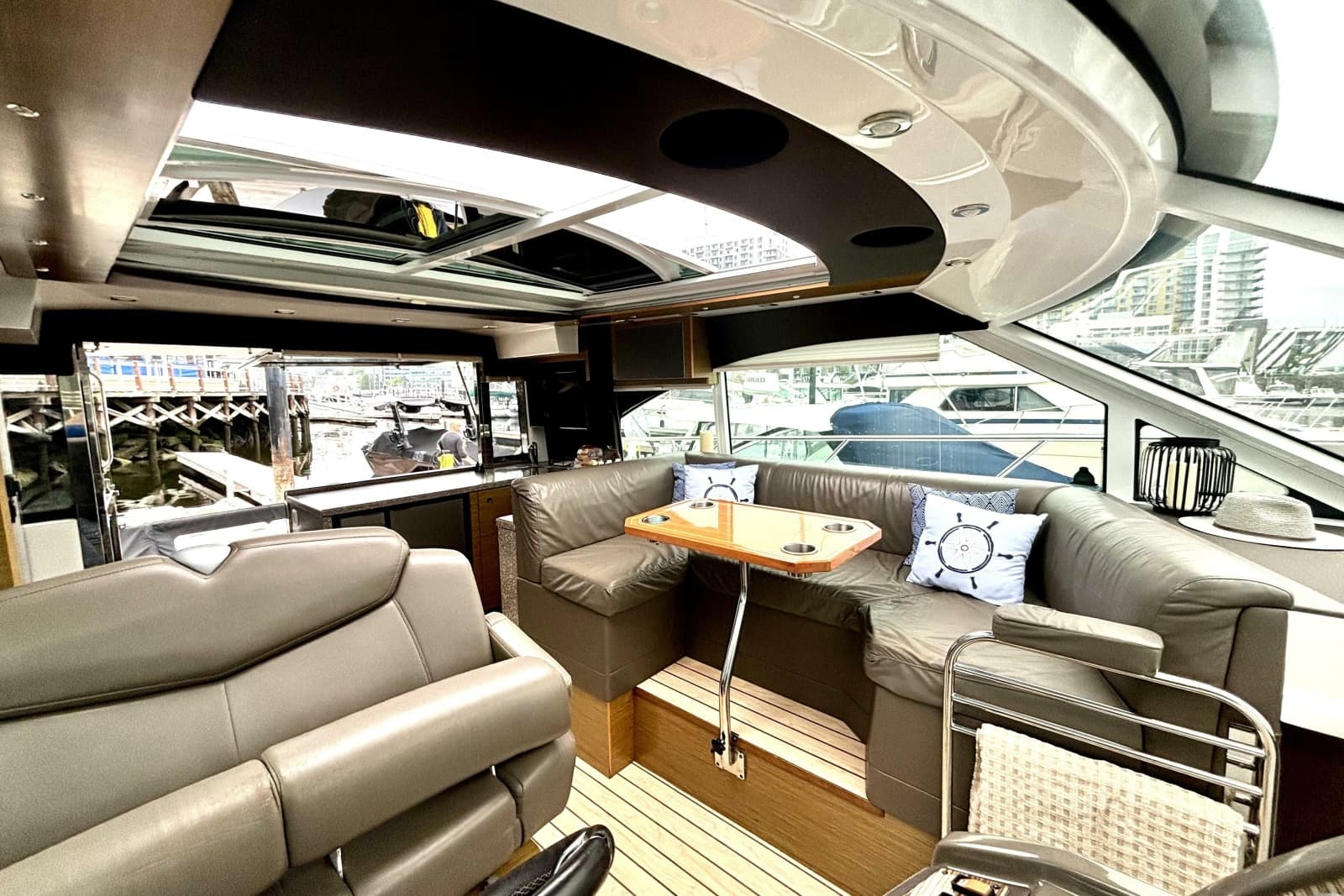 2014 Cruisers Yachts 45 Cantius - Photo 12