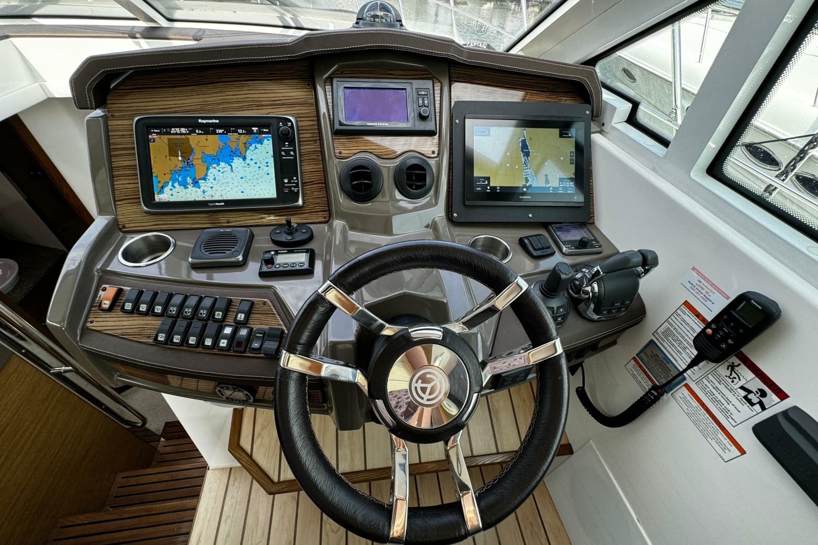 2014 Cruisers Yachts 45 Cantius - Photo 15