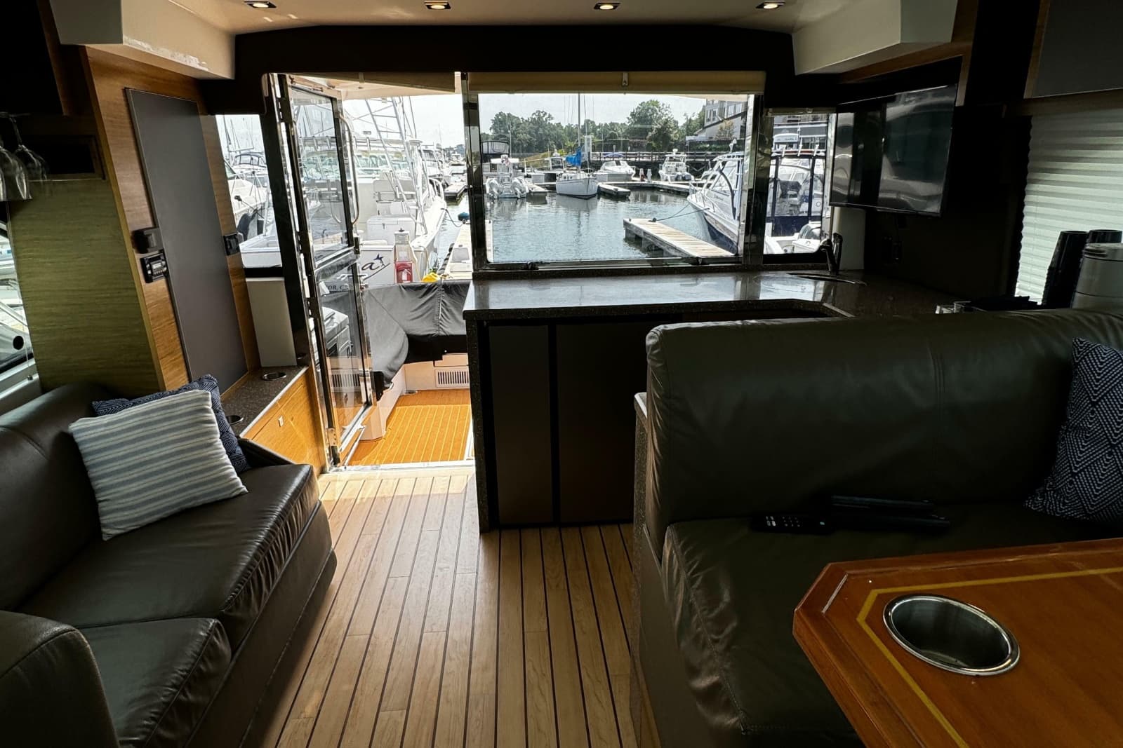 2014 Cruisers Yachts 45 Cantius - Photo 13