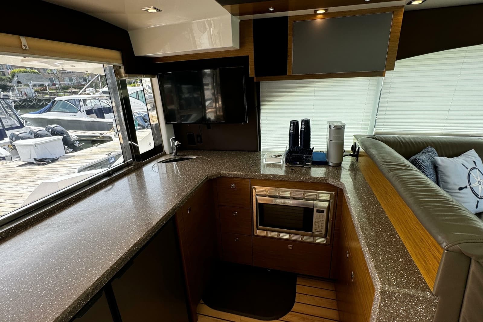 2014 Cruisers Yachts 45 Cantius - Photo 11