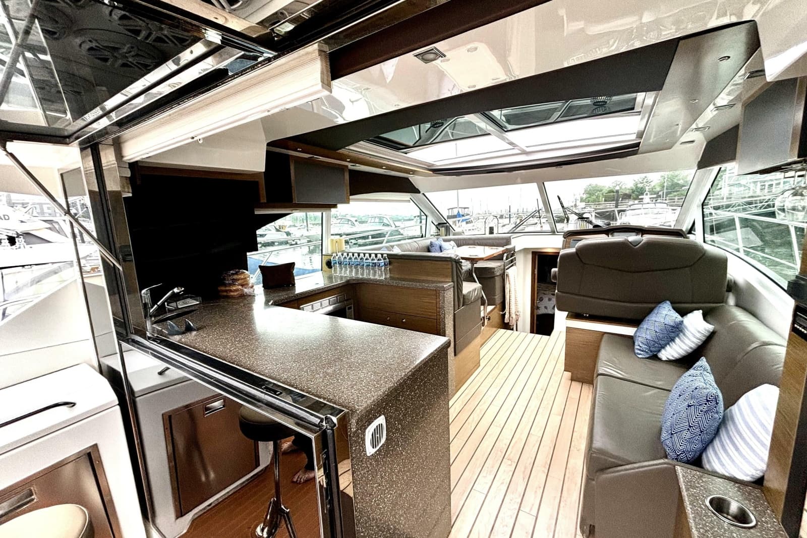 2014 Cruisers Yachts 45 Cantius - Photo 10