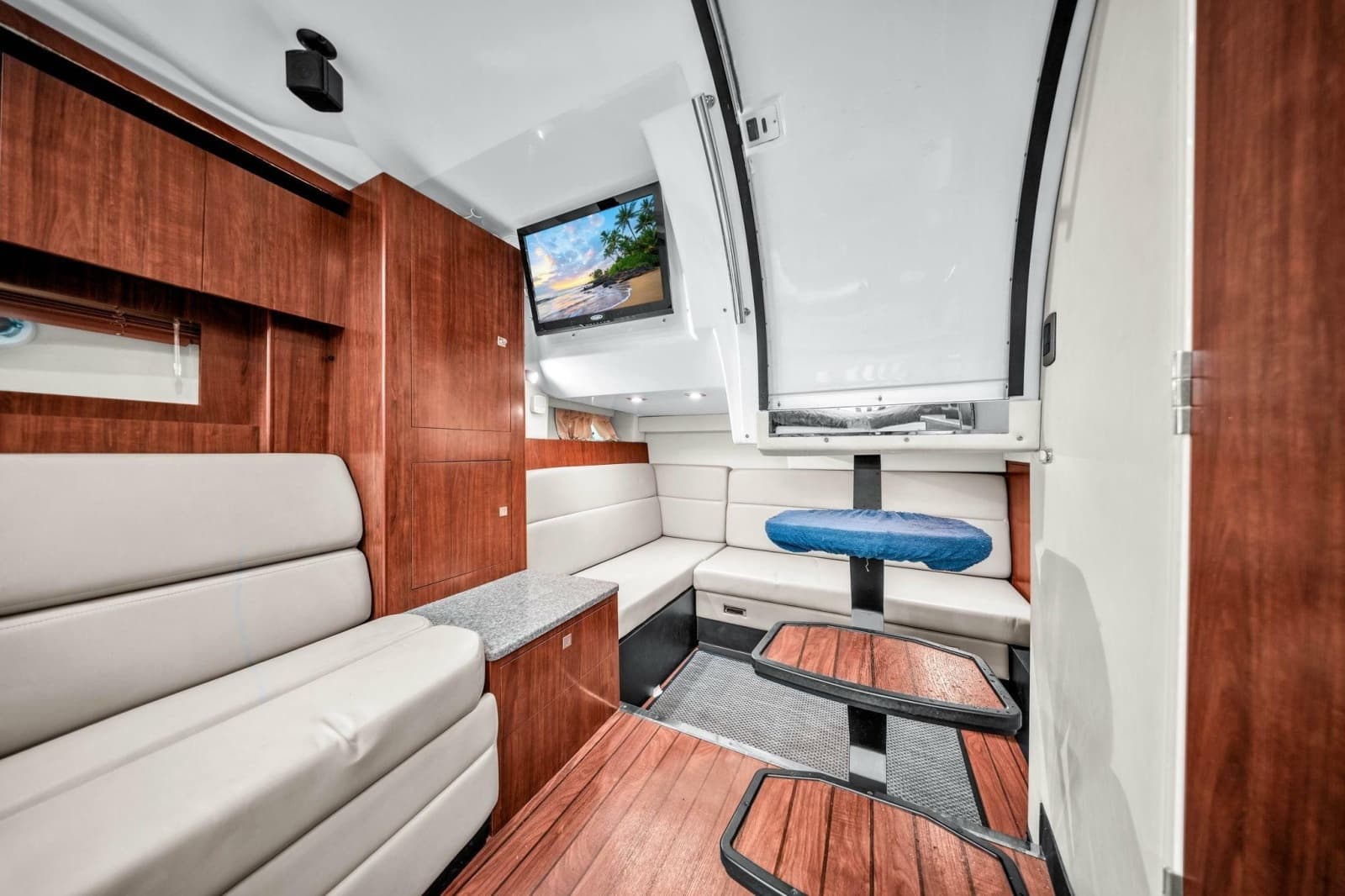 2014 Monterey 320 Sport Yacht - Photo 33