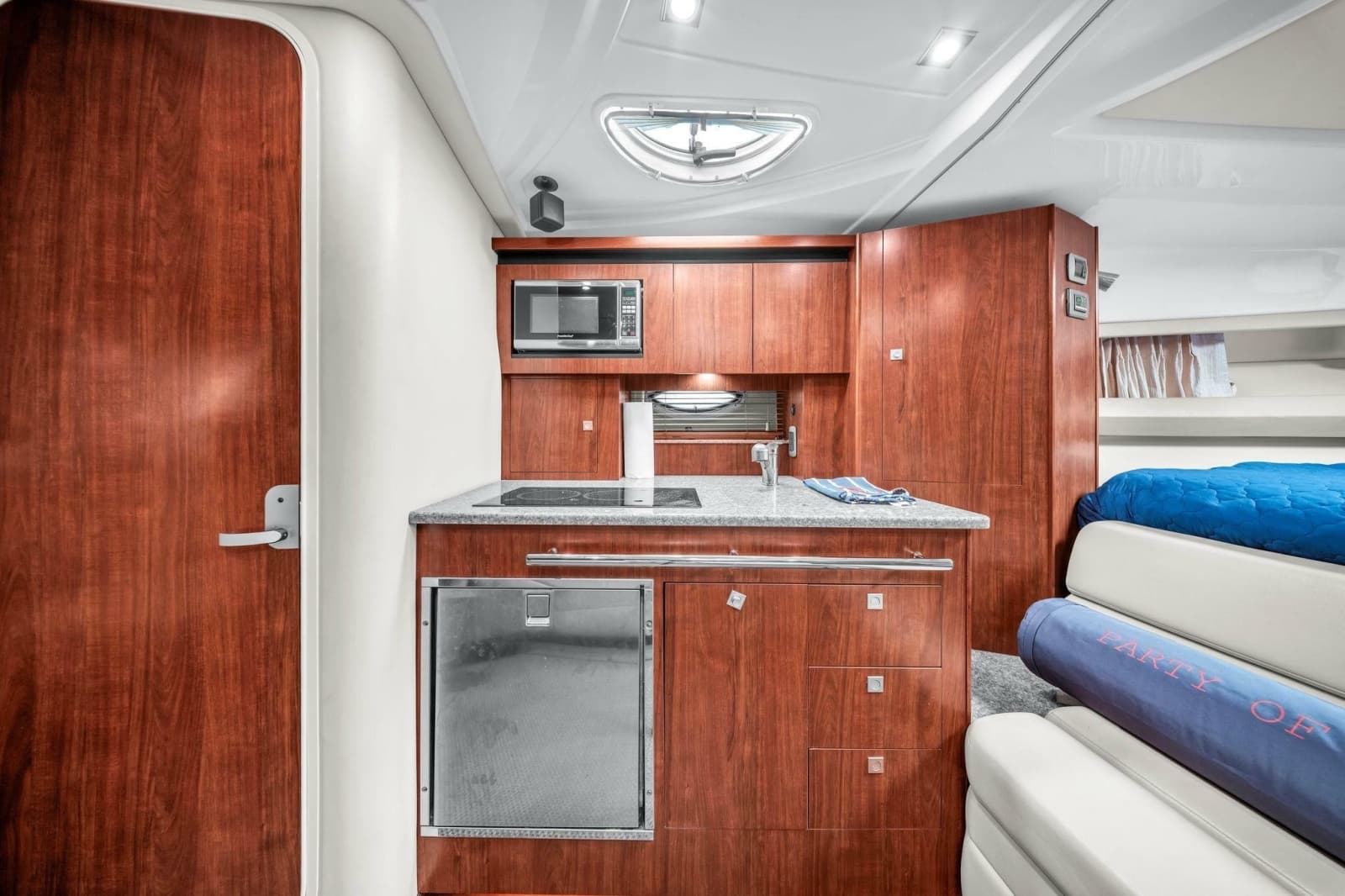 2014 Monterey 320 Sport Yacht - Photo 35