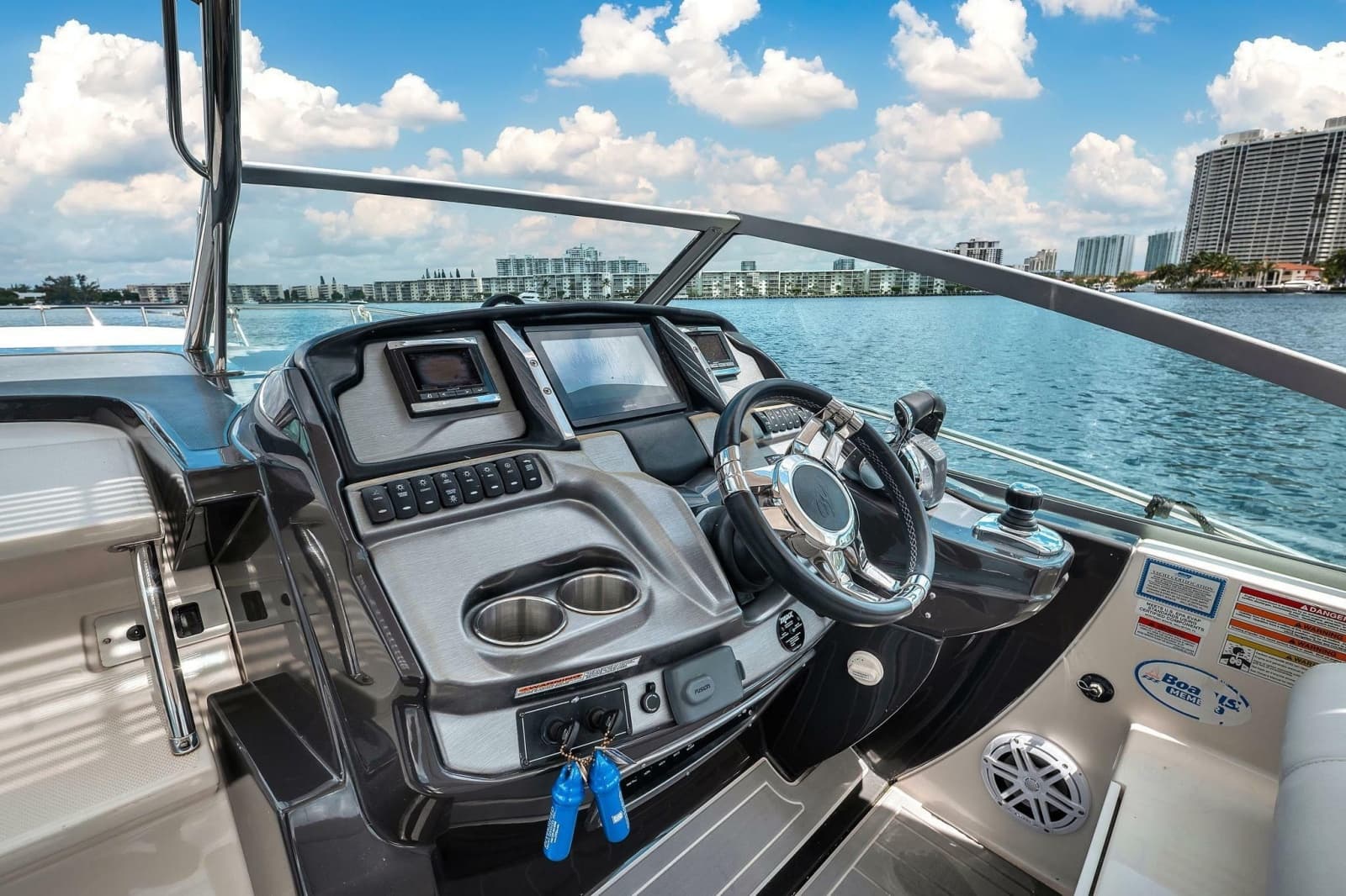 2014 Monterey 320 Sport Yacht - Photo 24