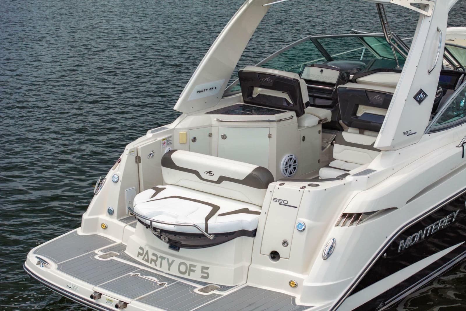 2014 Monterey 320 Sport Yacht - Photo 11