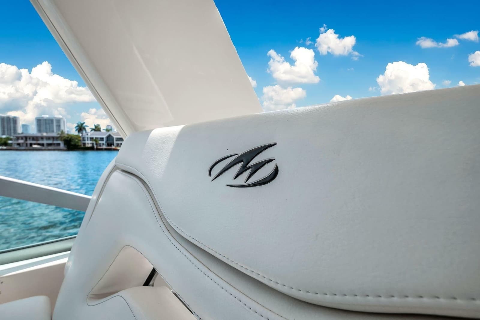 2014 Monterey 320 Sport Yacht - Photo 23