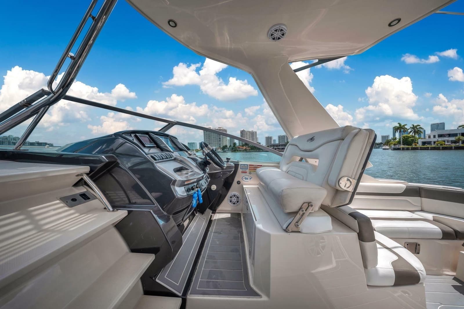 2014 Monterey 320 Sport Yacht - Photo 21
