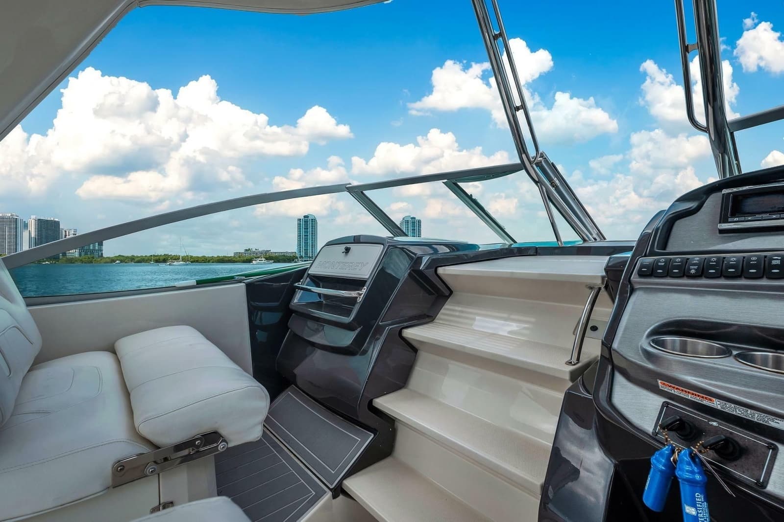 2014 Monterey 320 Sport Yacht - Photo 25