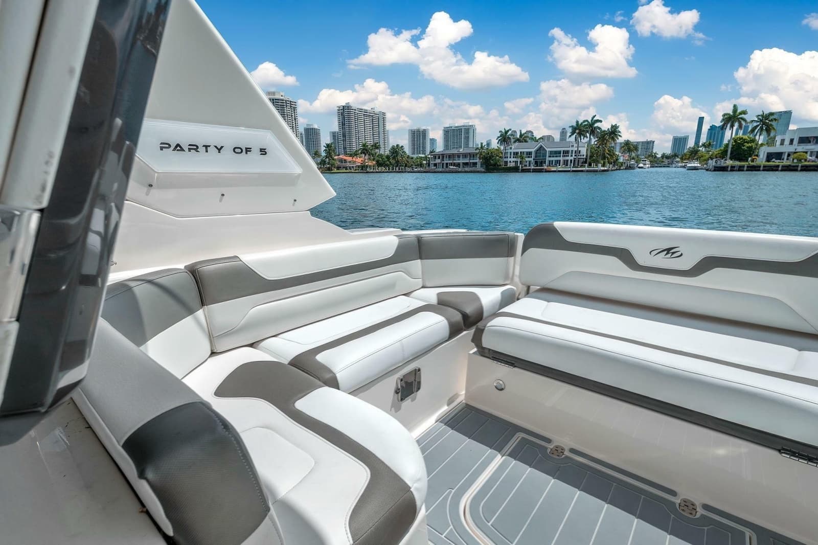 2014 Monterey 320 Sport Yacht - Photo 16