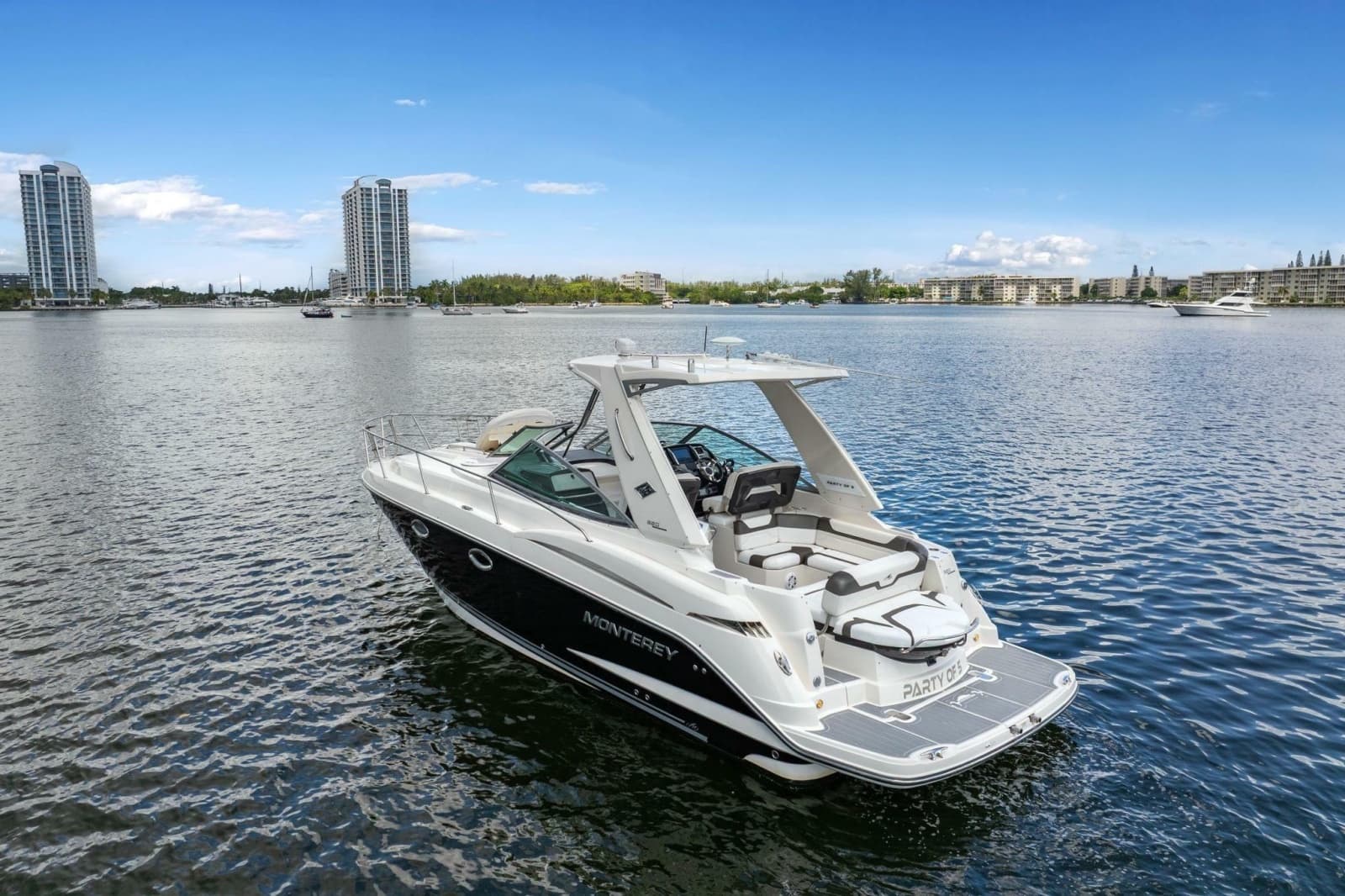 2014 Monterey 320 Sport Yacht - Photo 2